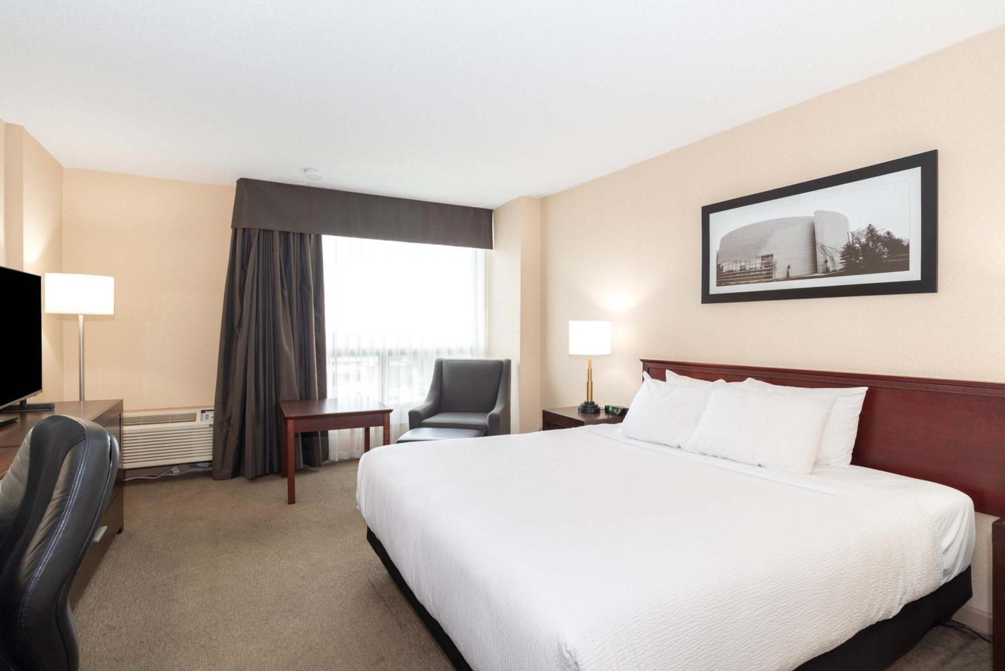 Sandman Hotel Летбридж Экстерьер фото